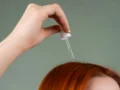 Cara Mengatasi Rambut Berminyak agar Bebas Lepek dan Berkilau Alami
