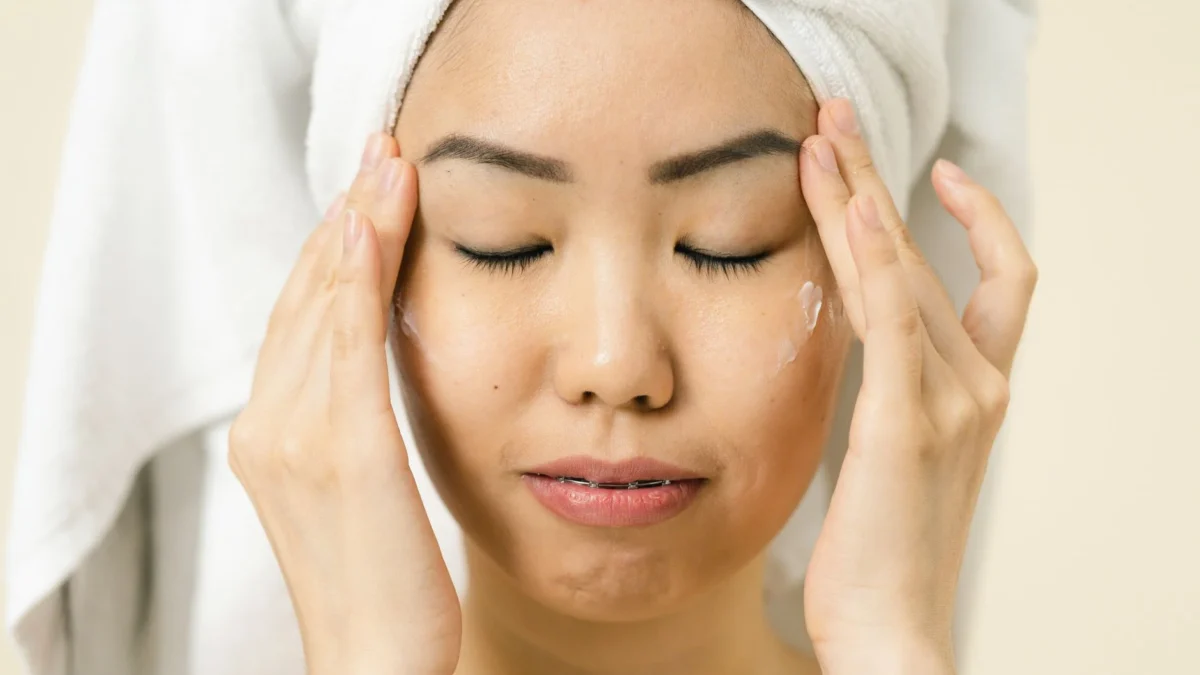 Manfaat Eye Cream untuk Mengatasi Mata Panda dan Kerutan Halus