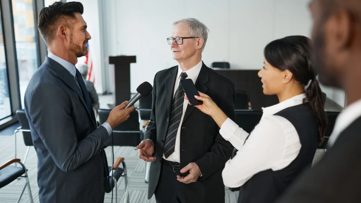 Gaya Berpakaian Formal ke Interview Kerja yang Bikin HRD Auto Lirik