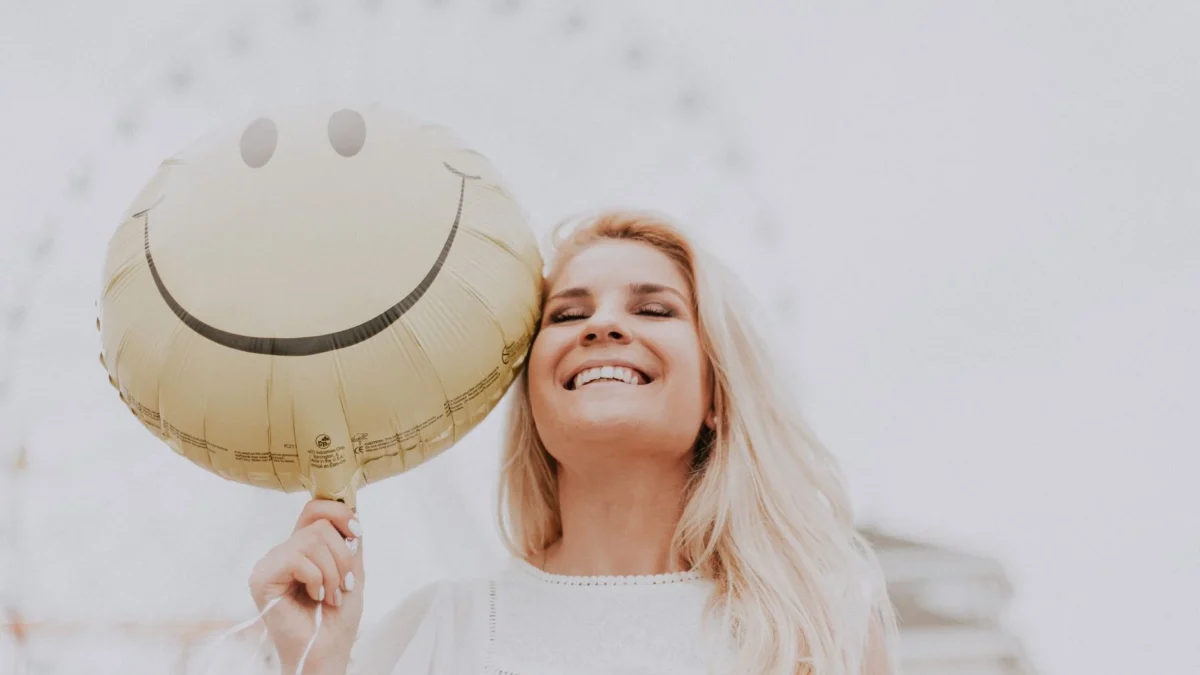 Kebiasaan Menjaga Suasana Hati Positif yang Bikin Hidup Lebih Happy