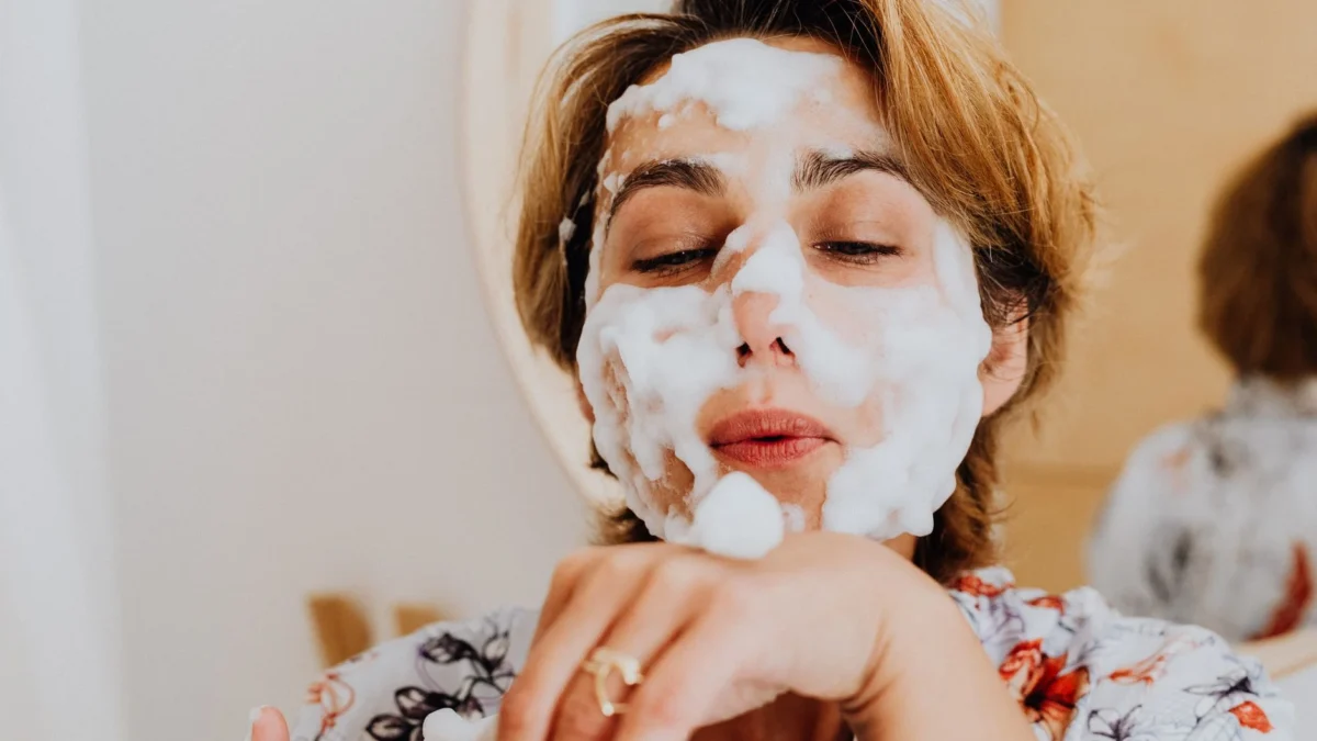Manfaat Facial Wash Sesuai Kulit untuk Menghindari Breakout Parah