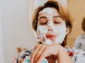 Manfaat Facial Wash Sesuai Kulit untuk Menghindari Breakout Parah