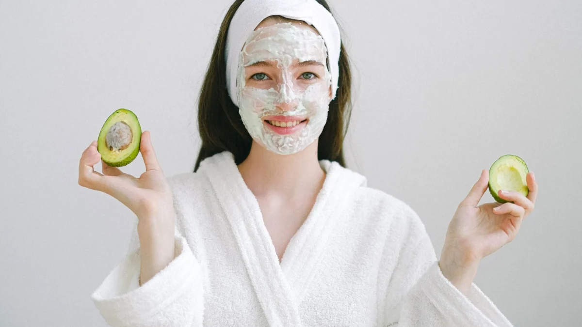 Manfaat Masker Alpukat untuk Kulit Wajah Glowing dan Lembap Alami