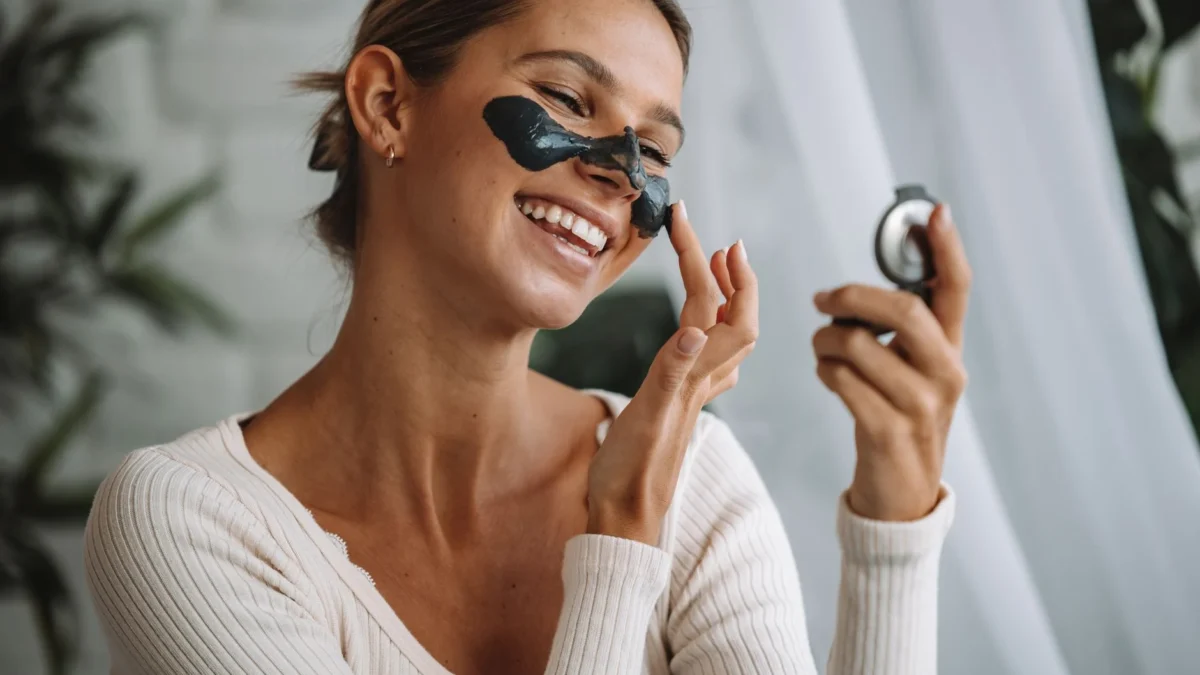 Manfaat Masker Charcoal untuk Wajah Bebas Komedo dan Minyak