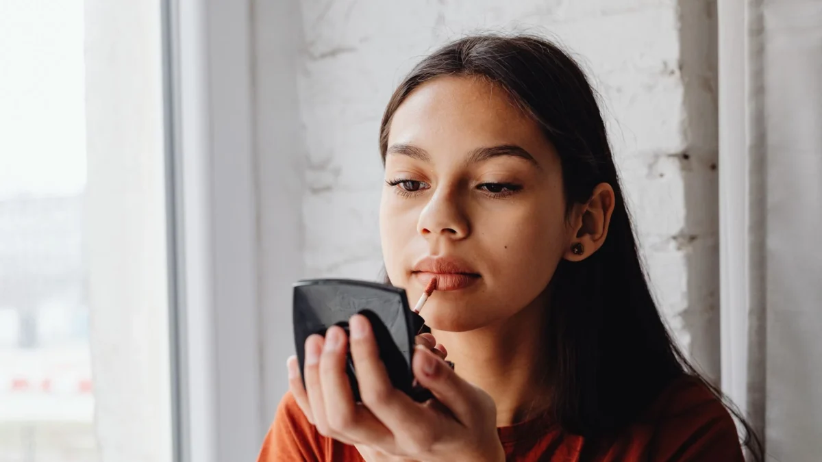 Ide Makeup Natural Sehari-hari yang Praktis dan Tahan Lama