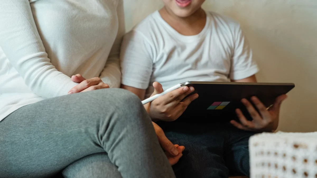 Tips Mengatur Waktu Screen Time Anak yang Efektif